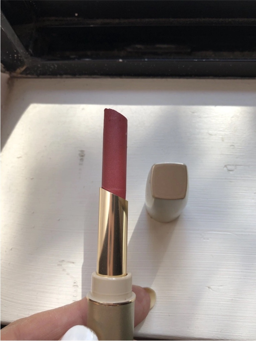 L'Oréal Old Stock Lipstick
#543